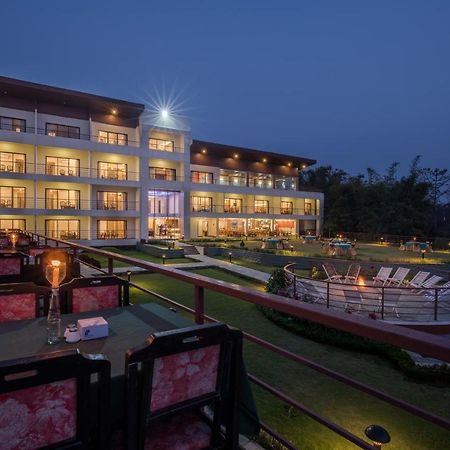 Park Safari Resort Sauraha Kültér fotó