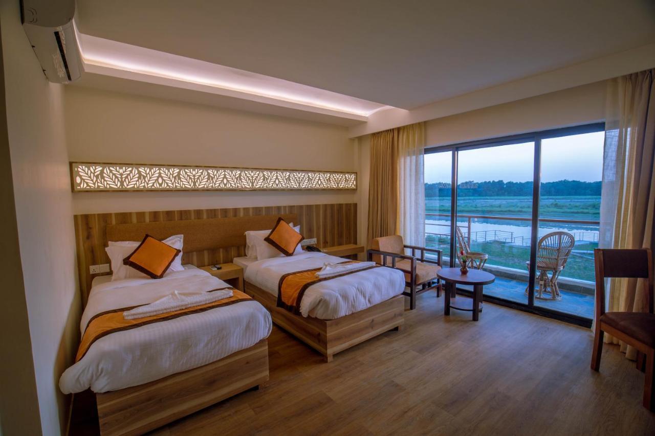 Park Safari Resort Sauraha Kültér fotó