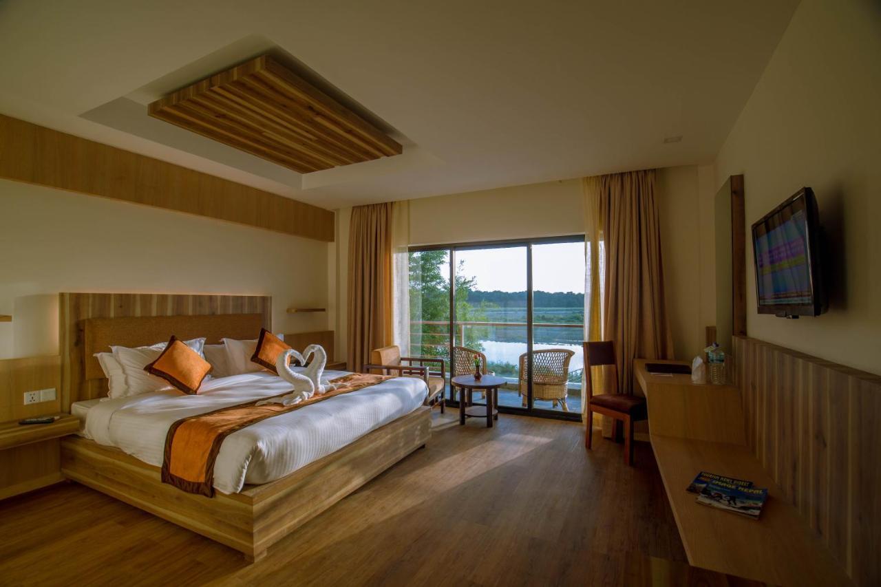 Park Safari Resort Sauraha Kültér fotó