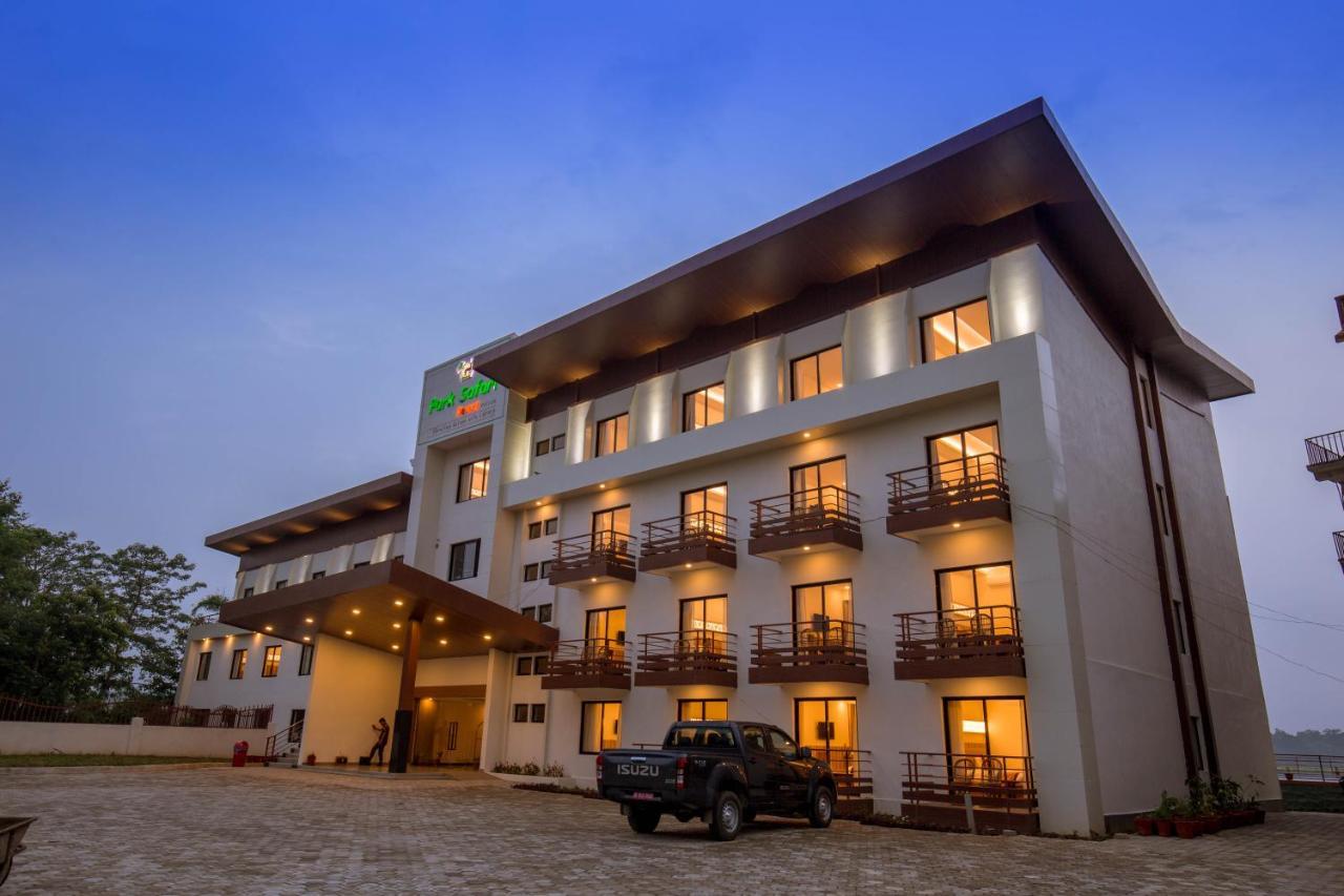 Park Safari Resort Sauraha Kültér fotó