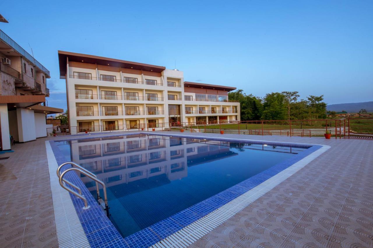 Park Safari Resort Sauraha Kültér fotó