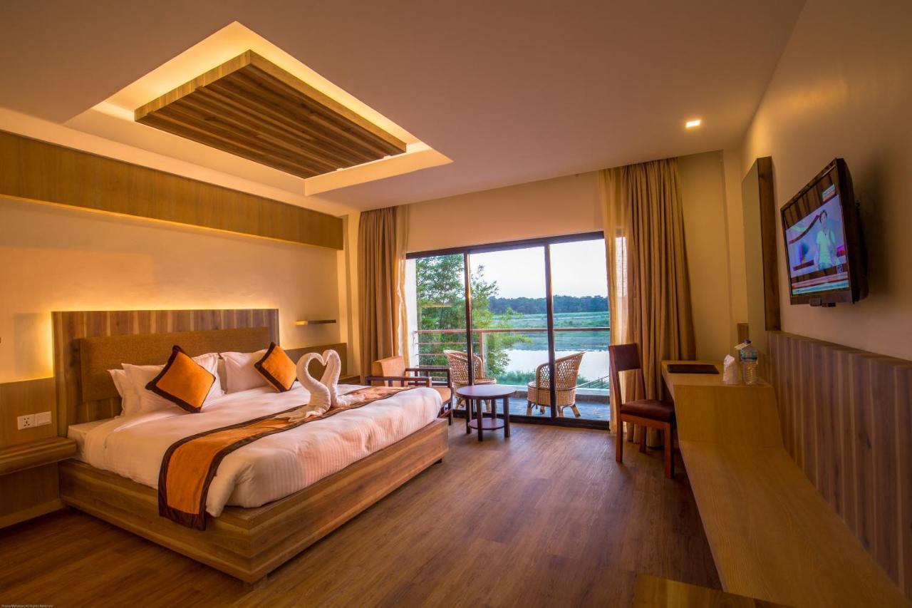 Park Safari Resort Sauraha Kültér fotó
