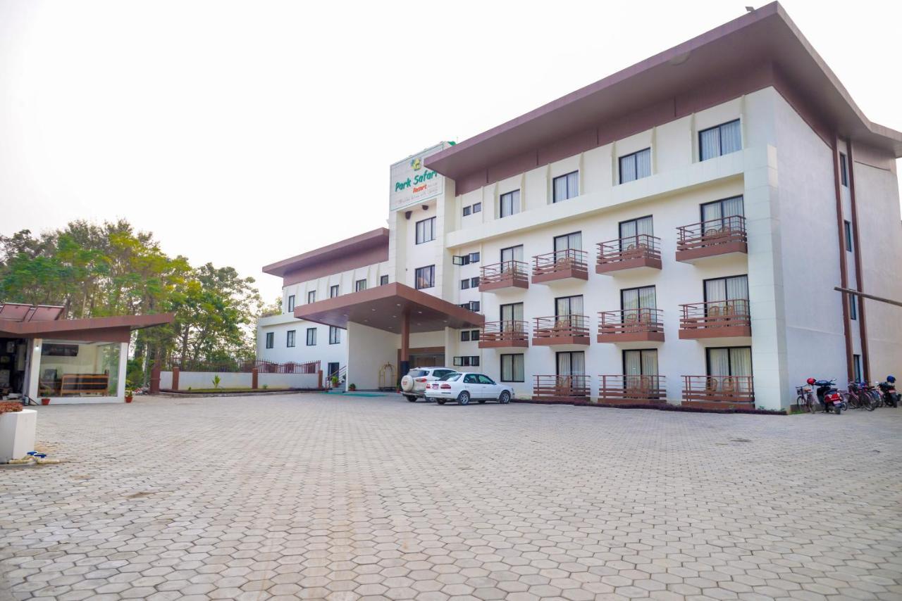 Park Safari Resort Sauraha Kültér fotó