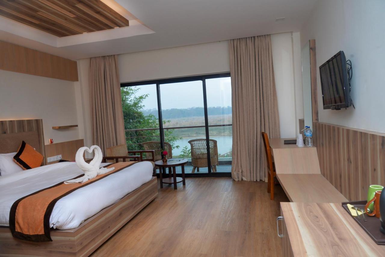 Park Safari Resort Sauraha Kültér fotó