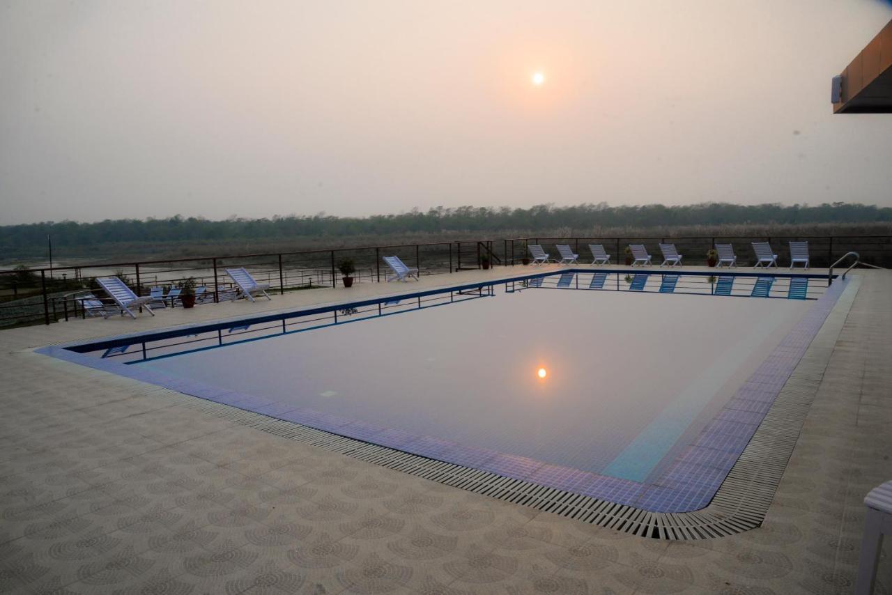 Park Safari Resort Sauraha Kültér fotó