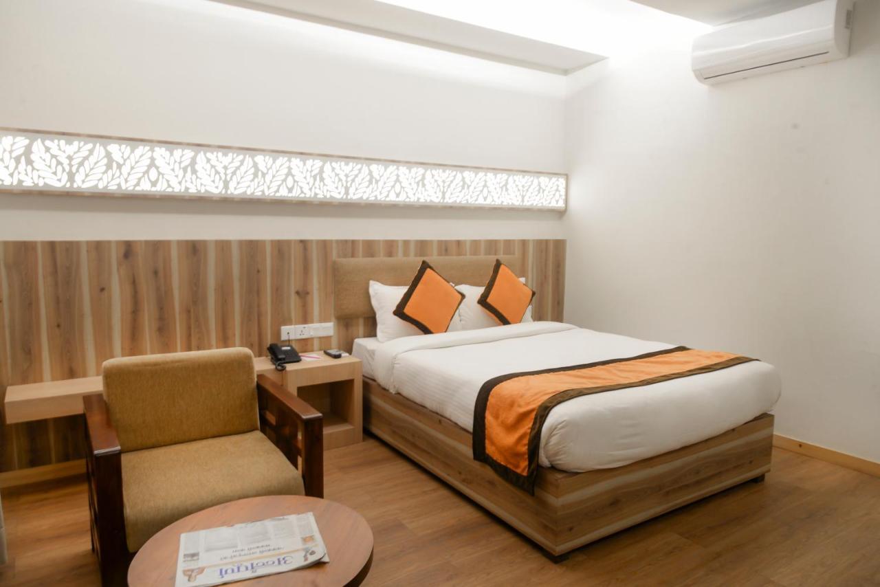Park Safari Resort Sauraha Kültér fotó
