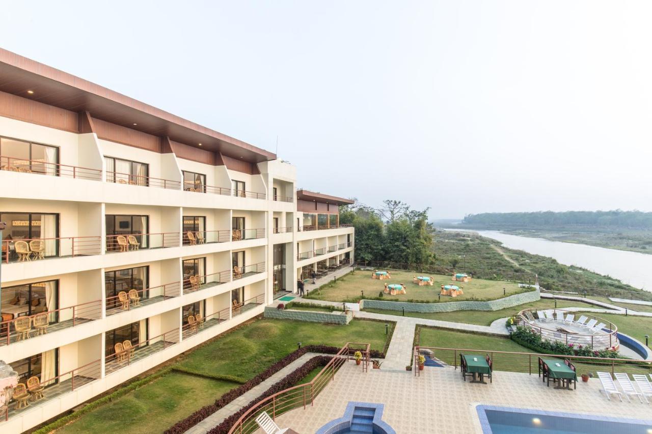 Park Safari Resort Sauraha Kültér fotó
