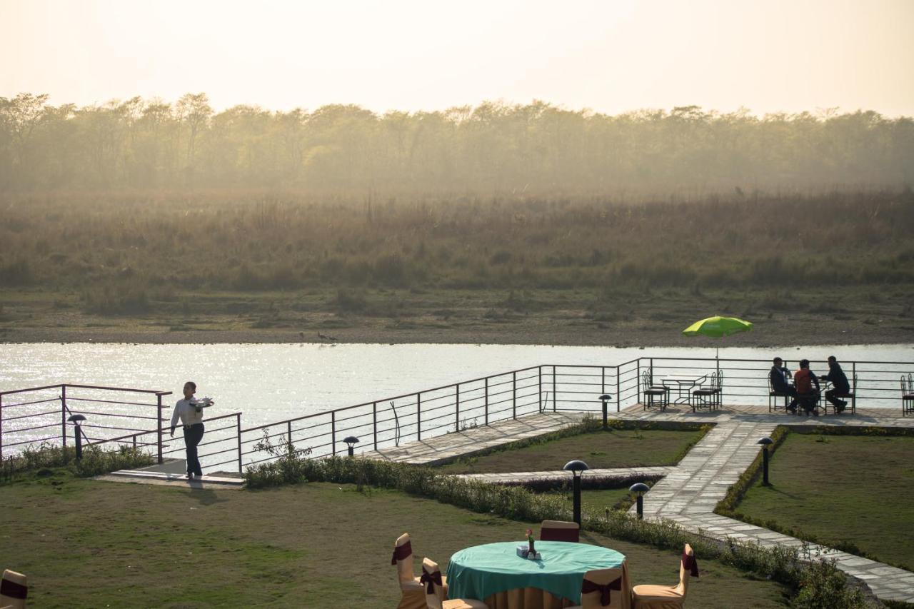 Park Safari Resort Sauraha Kültér fotó
