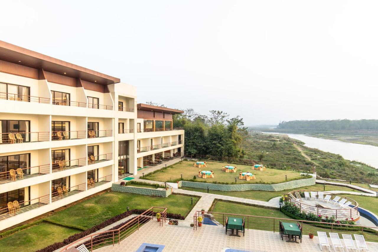 Park Safari Resort Sauraha Kültér fotó