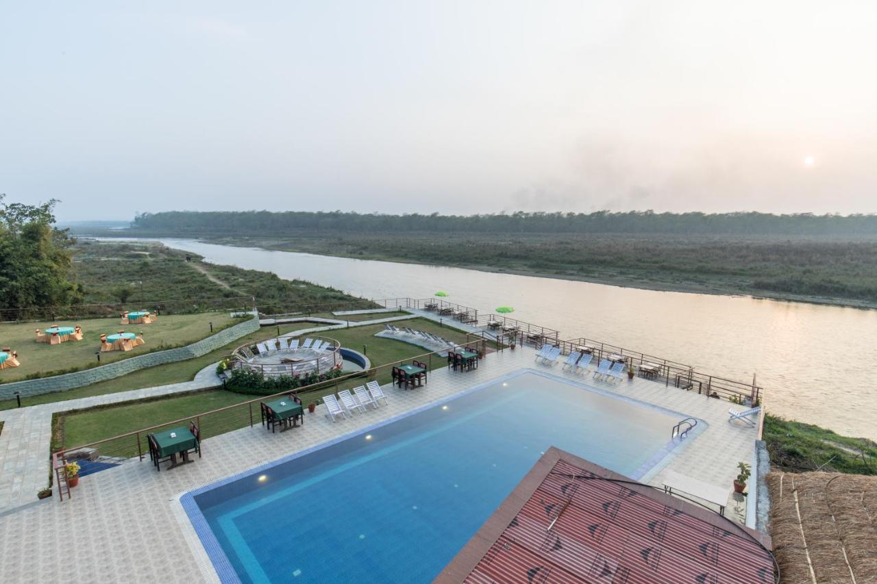 Park Safari Resort Sauraha Kültér fotó
