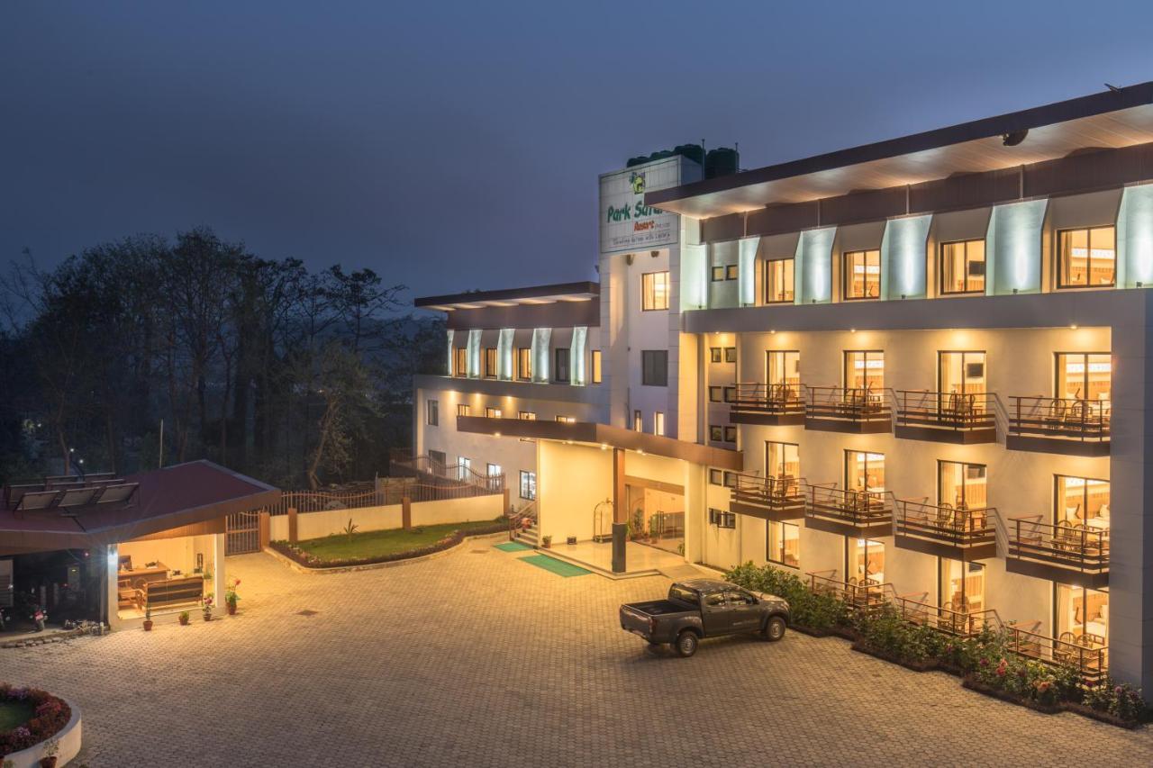 Park Safari Resort Sauraha Kültér fotó